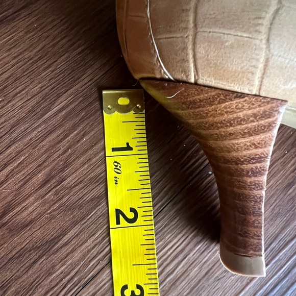 Stuart Weitzman Tan Glovemid Indian Croc Bow Pumps Heels Women’s 8.5 New Vintage - Picture 6 of 9